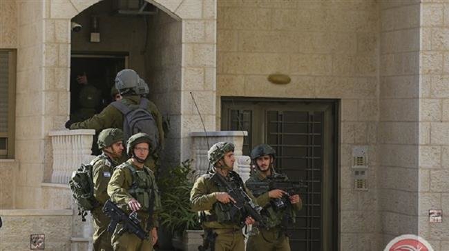 Israeli soldiers storm the offices of the official Palestinian news agency in the occupied West Bank city of Ramallah on December 10, 2018. (Photo by Ma