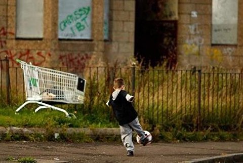 UK headmaster says deprived children ‘eating from school bins’