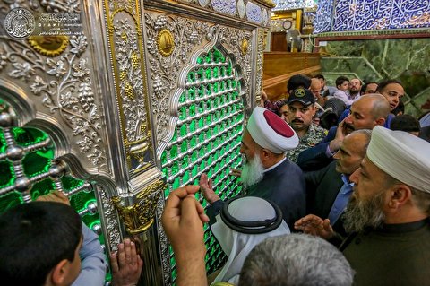 All Muslims love the household of the Prophet