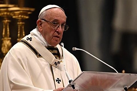 Pope urges EU leaders to show solidarity with refugees off Malta