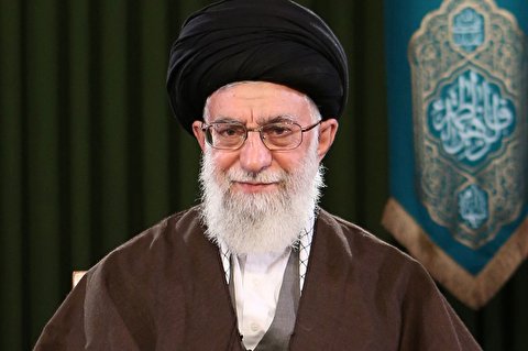 Imam Khamenei's reaction to a protesting seminary student who shouted at him