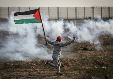 Five Palestinians Injured in Gaza Border Protest