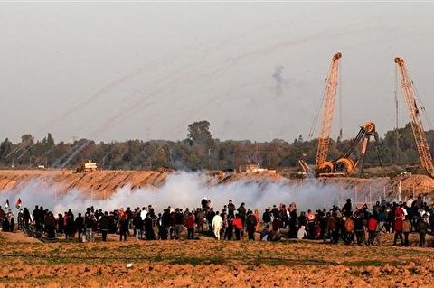 Dozens of Gazans injured during protest against Israeli blockade