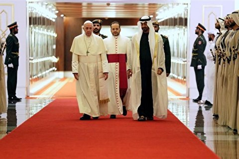 Pope Arrives in UAE, Condemns Saudi War on Yemen