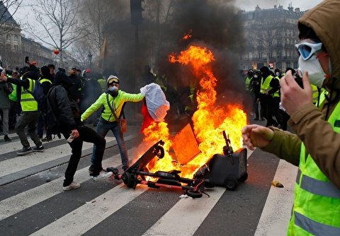 Yellow-Vest Protests: French Demonstrators Condemn Police Violence