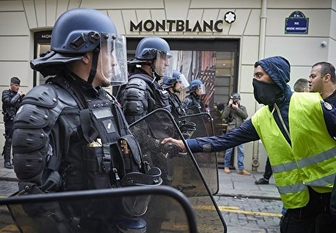 Yellow Vests Keep up Pressure Despite Macron′s Plans