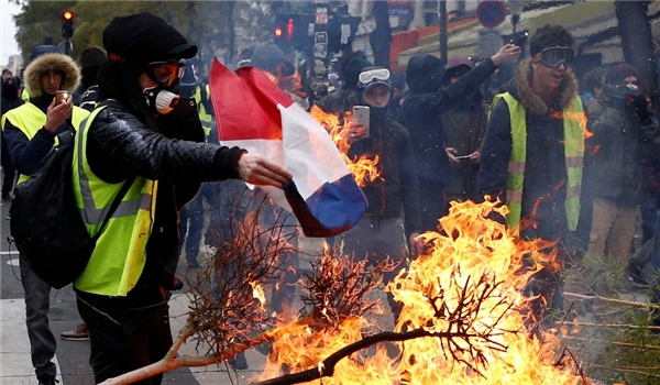 Yellow Vests Hit French Streets for 21st Week