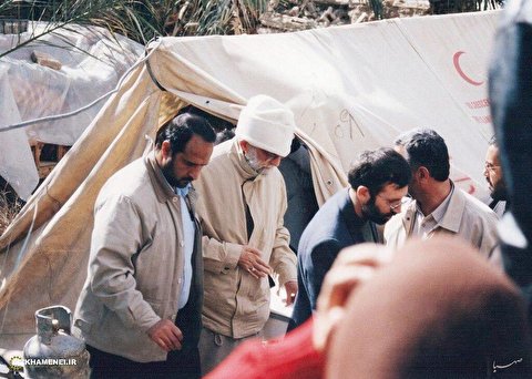 Ayatollah Khamenei’s unannounced visit to earthquake victims to oversee officials’ measures