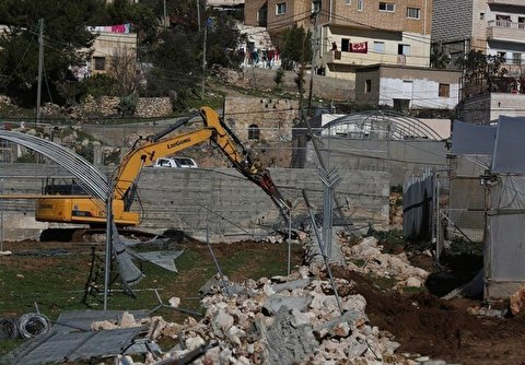 Israeli Soldiers Abduct Two Palestinians, Demolish Wall, Confiscate A Shed in Hebron