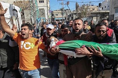 Thousands bury Palestinian killed in clashes with Israeli troops