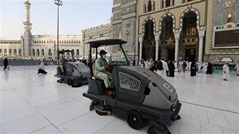 Saudi Arabia bans prayers outside holy mosques over coronavirus