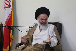 مشکلات جامعه ناشی از عمل نکردن به قرآن است|ایران الگوی کشورهای اسلامی باشد