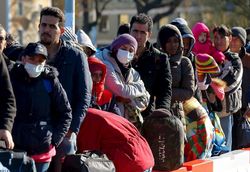 یونان با پناهجویان مانند دشمن رفتار می‌کند