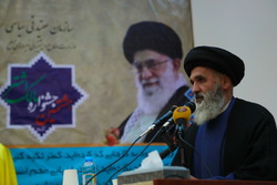 دشمنان در بستر فشار اقتصادی به دنبال تغییر باورها و اصول ملت ایران هستند