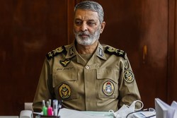 تماس تلفنی فرمانده کل ارتش با علی لاریجانی