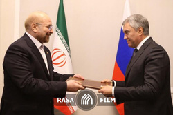 قالیباف پیام رهبر انقلاب را تقدیم رئیس مجلس دومای روسیه کرد