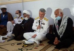 دیدار فرمانده نیروی دریایی ارتش با خانواده شهید حادثه شناور کنارک در بوشهر