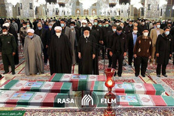 لحظه ورود پیکرهای شهدای خان طومان به حرم رضوی