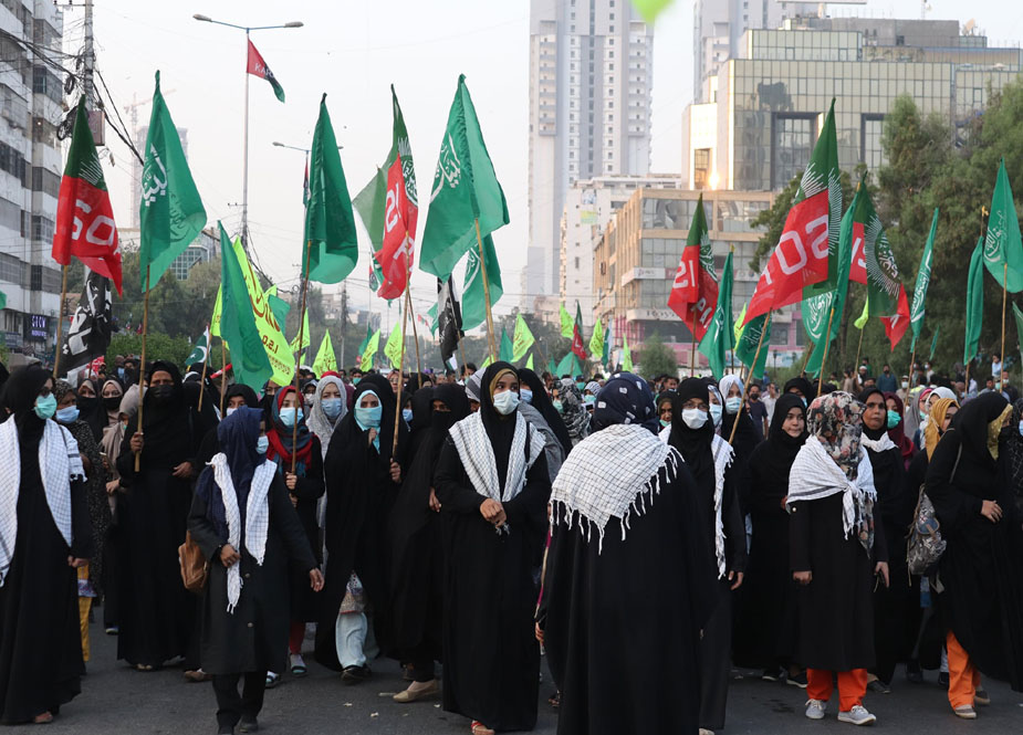 تظاهرات مردمی در مقابل کنسولگری فرانسه در کراچی پاکستان