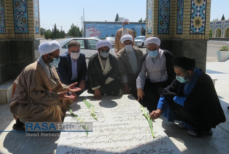 ادای احترام امام جمعه جدید دامغان به مقام شهدا و علمای فقید این شهرستان+عکس