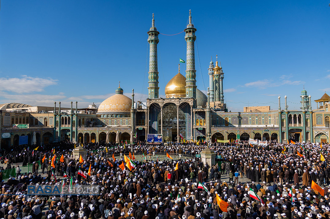 تجلی خط امام خمینی در پیروی از امام خامنه ای است