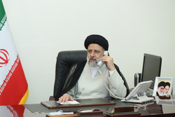 گفتگوی تلفنی آیت الله رئیسی با مراجع تقلید به مناسبت هفته دولت