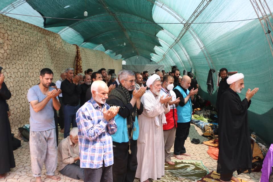 خدمت به زائران اربعین در موکب مسجد مقدس جمکران