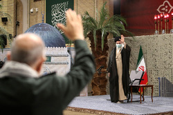 دیدار جمعی از پیشکسوتان و فرماندهان دفاع مقدس با فرمانده کل قوا