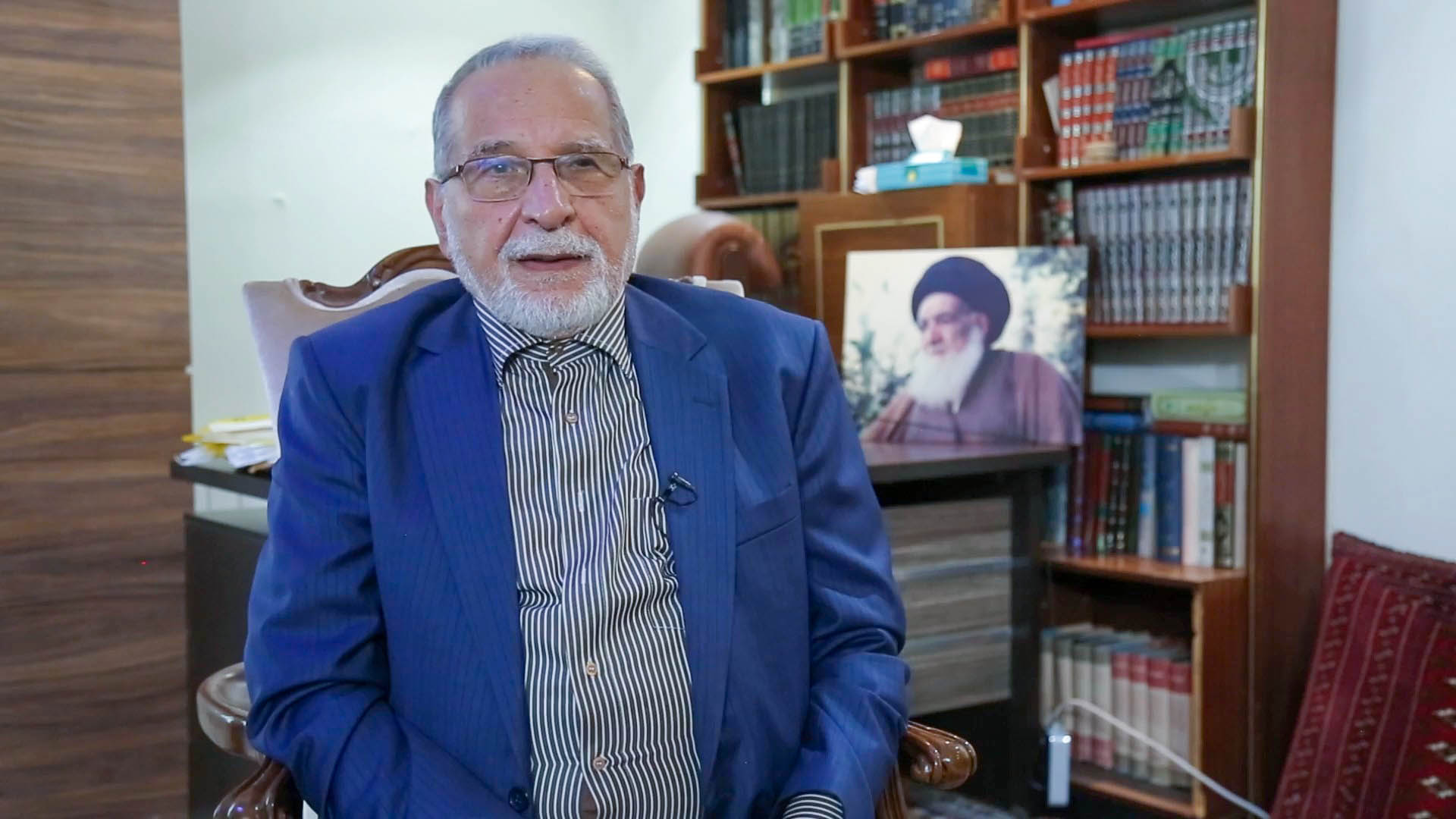 اهدای انگشتر توسط آیت الله خوئی به فرح پهلوی از جعلیات است