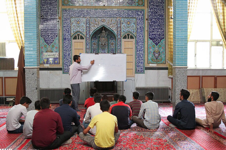 نقش محوری مساجد در جامعه و عصر حاضر