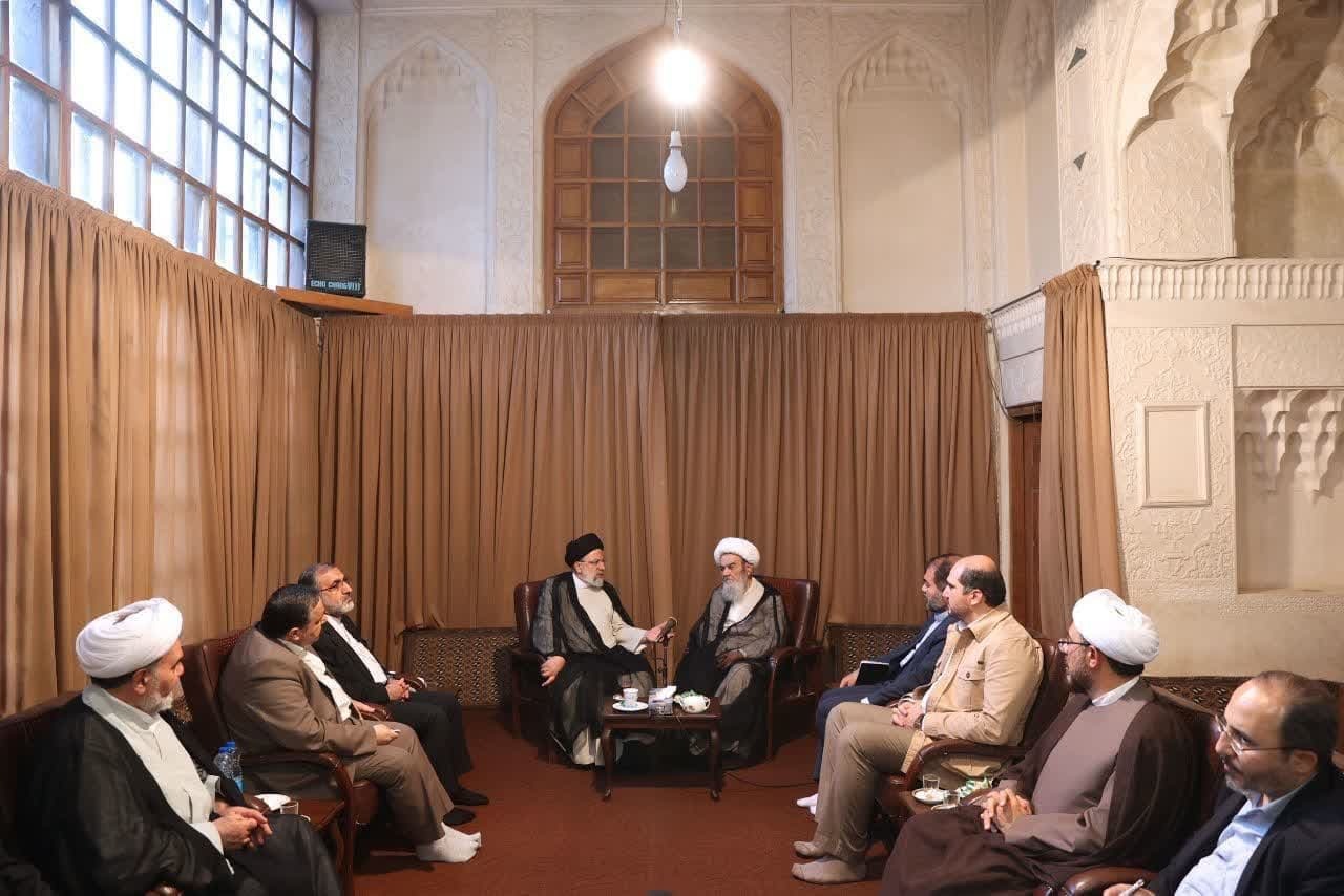 دیدار و گفت و گوی آیت الله رئیسی با آیت‌الله مظاهری+تصاویر