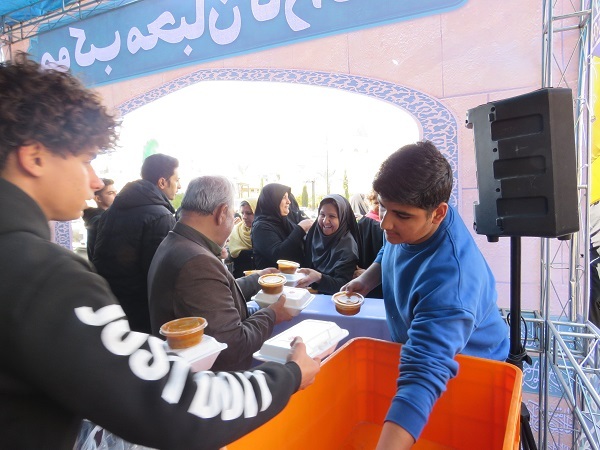 برپایی موکب گروه جهادی طلاب محبان ثارالله برای خدمت رسانی به زائران حرم شاهچراغ در روز عید مبعث