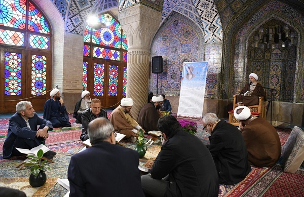 مسجد نصیرالملک شیراز ، میزبان محفل انس با قرآن کریم در ماه مبارک رمضان