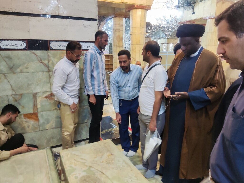 رهبر شیعیان کشور مالی به زیارت حرم مطهر بانوی کرامت مشرف شد