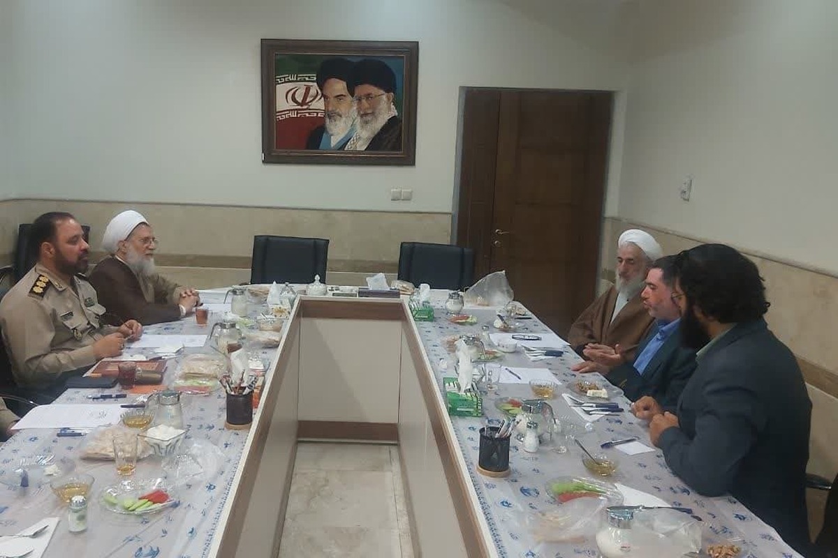 دیدار رییس سازمان عقیدتی سیاسی ارتش جمهوری اسلامی ایران با آیت الله صدیقی