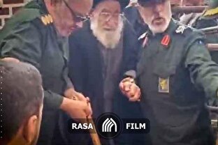 حضور پدر بر سر مزار پسر ...