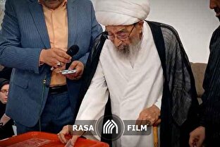 آیت الله اشرفی شاهرودی رأی خود را به صندوق انداخت