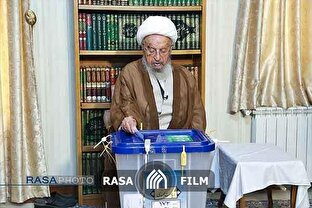 آیت الله مکارم شیرازی: شرکت در انتخابات یک نعمت الهی است