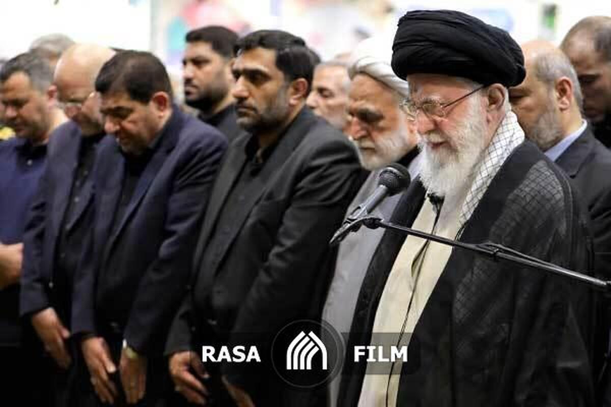 پنجره متفاوتی از اقامه نماز رهبر معظم انقلاب بر پیکر شهید هنیه