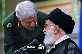 عمه‌ی سادات میخواند مرا