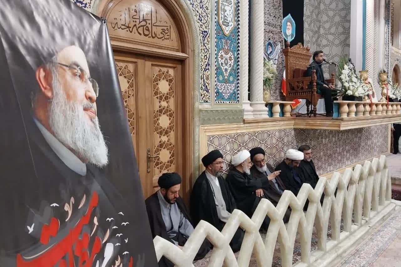 اجتماع بزرگ لبیک یا خامنه ای در حرم حضرت معصومه برگزار شد