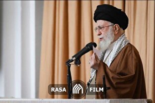 فیلم کامل خطبه‌های نماز عید سعید فطر به امامت رهبر معظم انقلاب