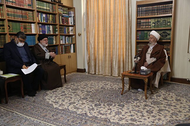 وکلا باید منافع مردم را بر منافع شخصی مقدم بدارند