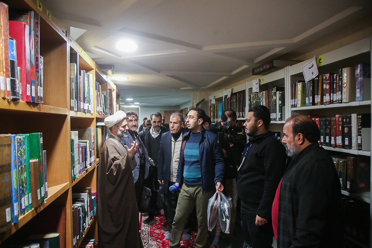 رسانه امروز هم سنگر میسازد هم مدافع است / روایت گنجینههای ۸۵۰ ساله آستان حضرت معصومه(س) رسانه امروز هم سنگر میسازد هم مدافع است / روایت گنجینههای ۸۵۰ ساله آستان حضرت معصومه(س)