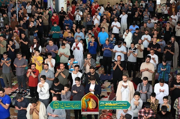 بزرگ‌ترین اعتکاف جوانان کشور در شیراز در حال برگزاری است