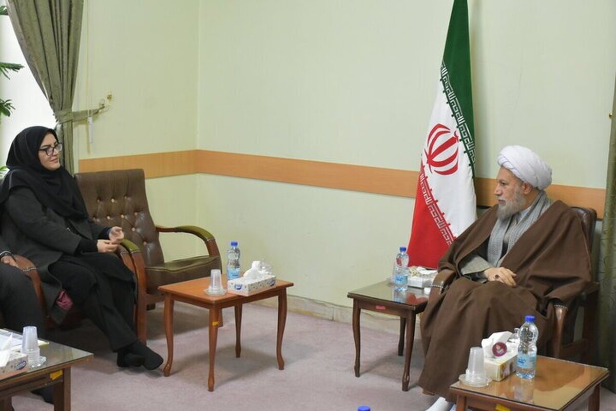 دیدار  دبیرکل نهاد کتابخانه‌های عمومی کشور با امام جمعه شیراز