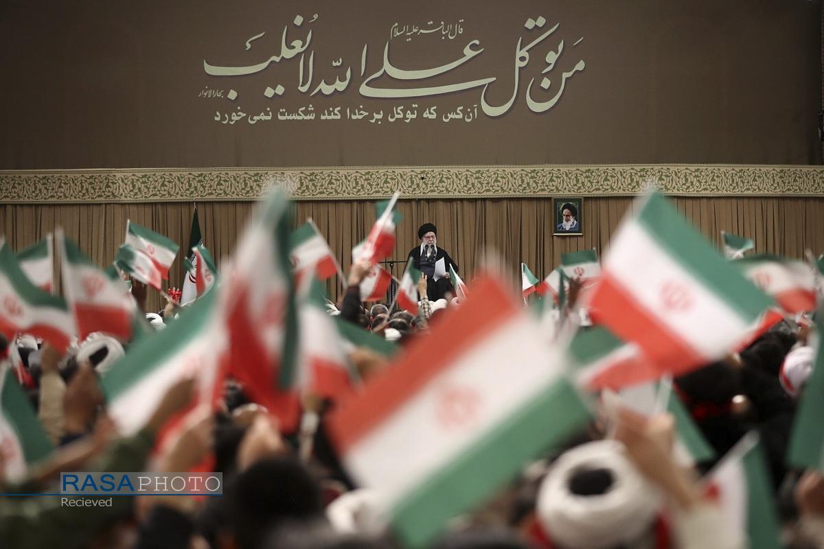 حاشیه‌نویسی یک دیدار، بازنویسی یک تاریخ