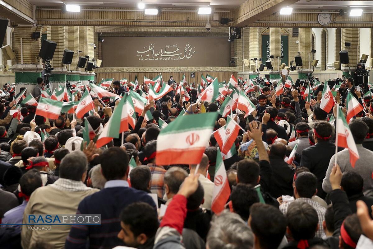 حاشیه‌نویسی یک دیدار، بازنویسی یک تاریخ