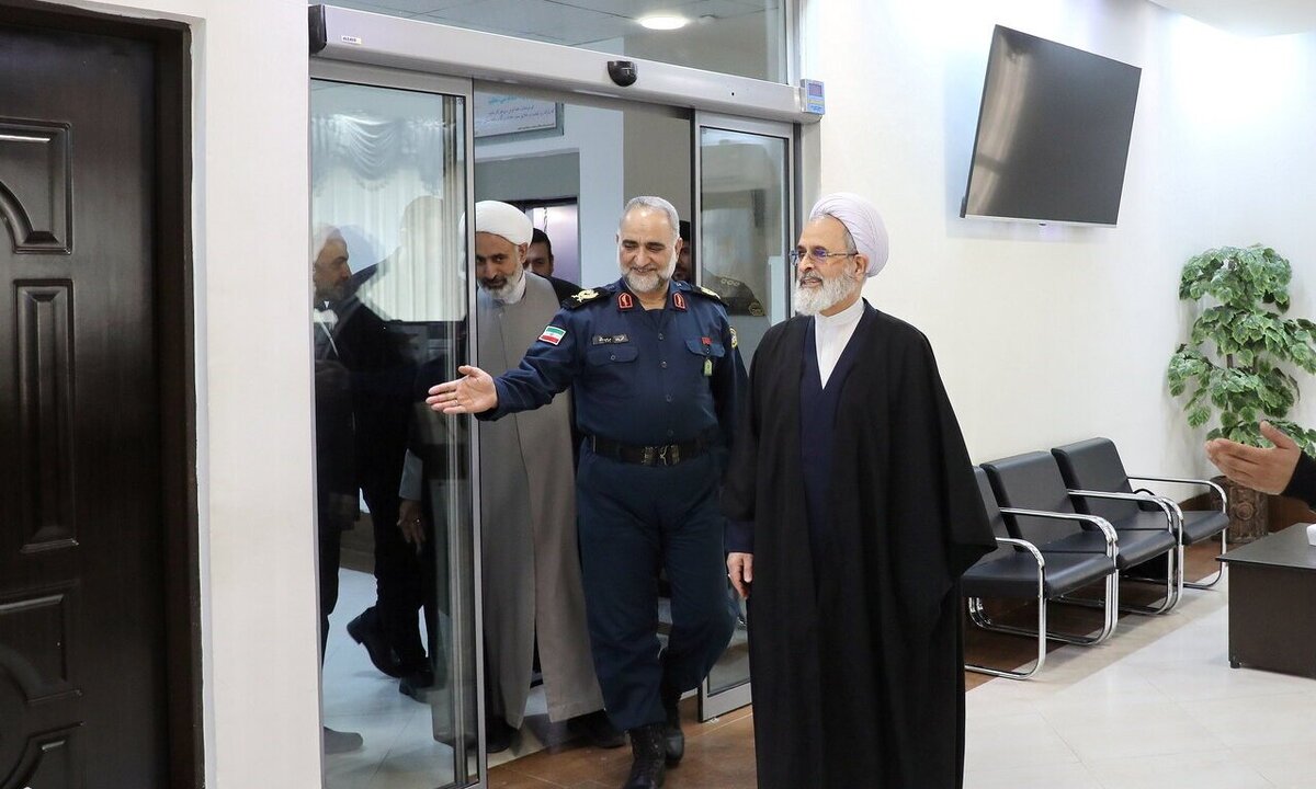 حضور آیت‌الله اعرافی در ستاد فرماندهی انتظامی استان قم