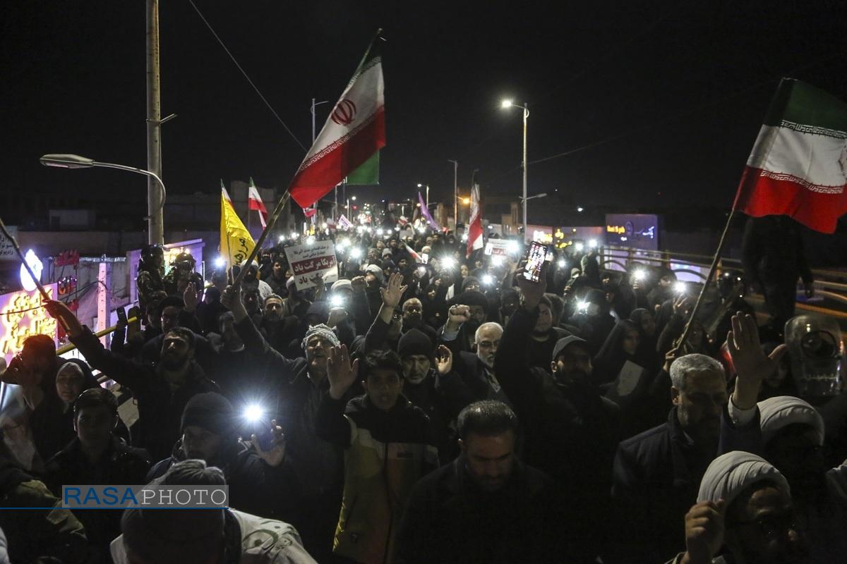 تجمع و راهپیمایی شبانه مردم انقلابی قم علیه اغتشاشگران